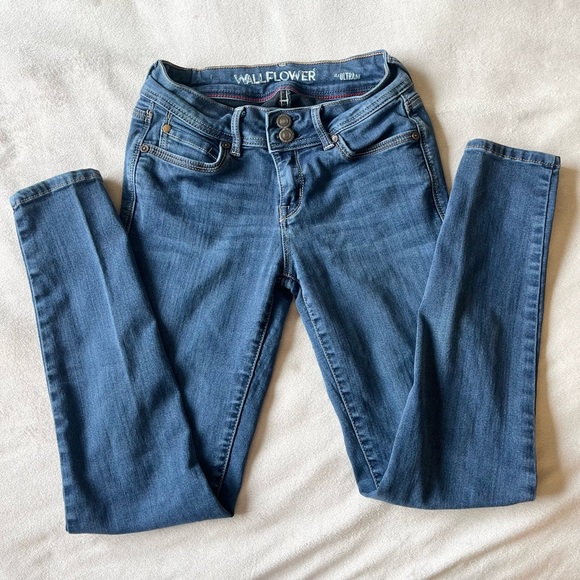 Wallflower Women's Classic Blue Skinny Jeans - Picture 1 of 3